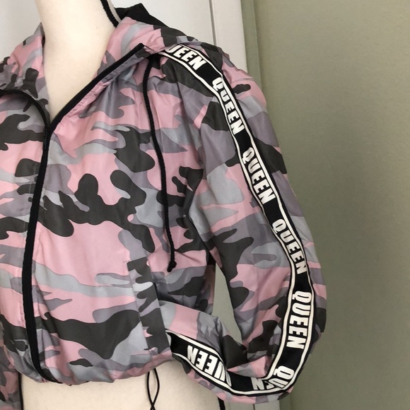 NEW LOOK Women’s Grey/ Pink Cropped Camo Windbreaker Jacket | M - Picture 5 of 15